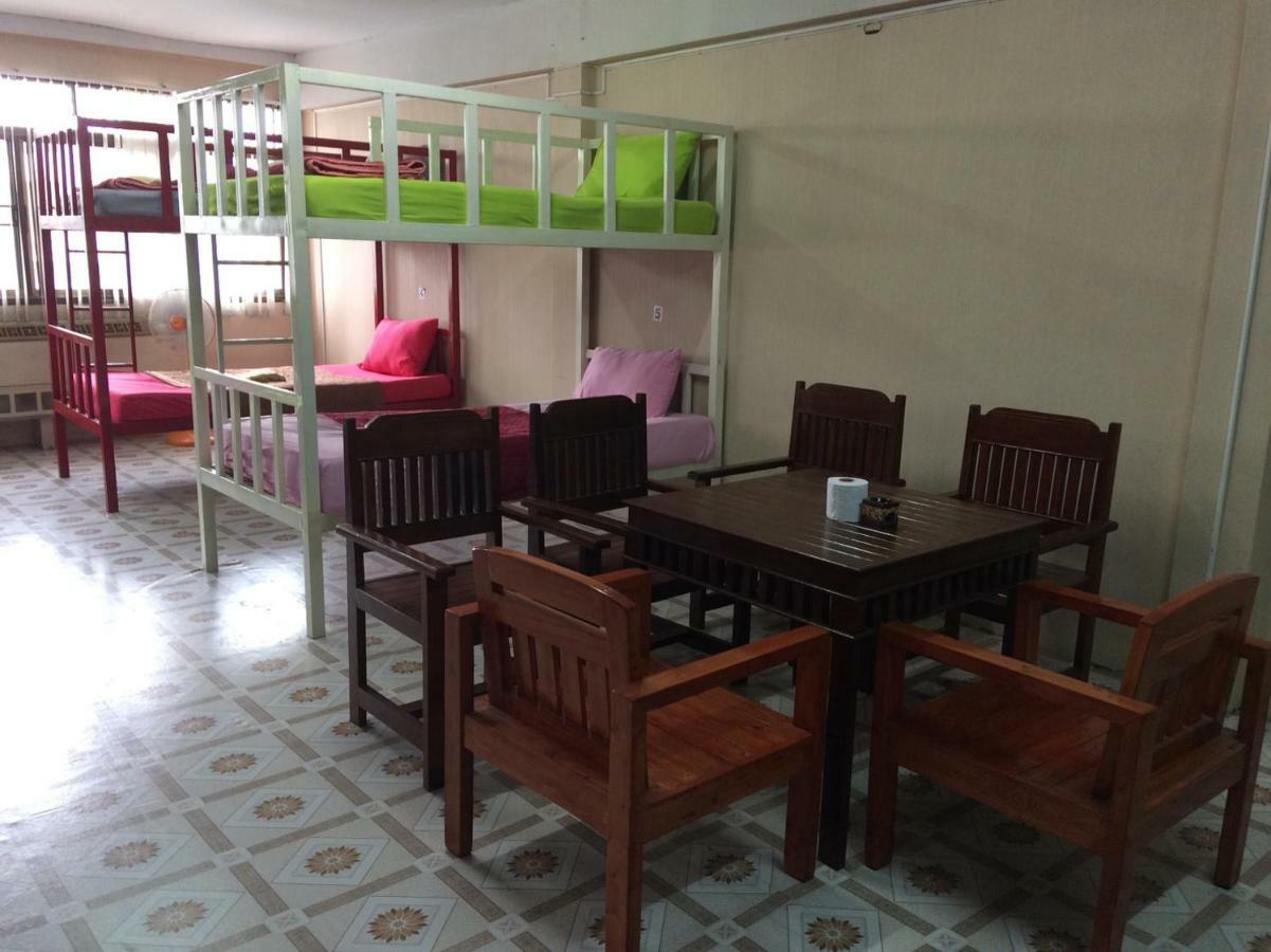 Changphuakgate Guesthouse Chiang Mai Exterior foto