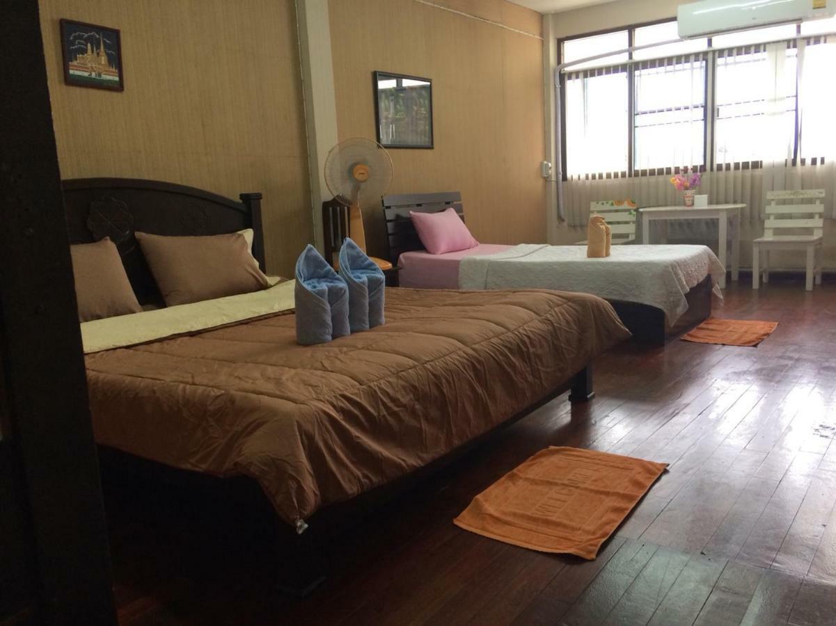 Changphuakgate Guesthouse Chiang Mai Exterior foto
